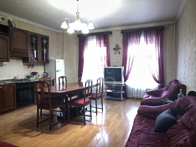 2-комн. квартира, 72 м², 4/5 этаж