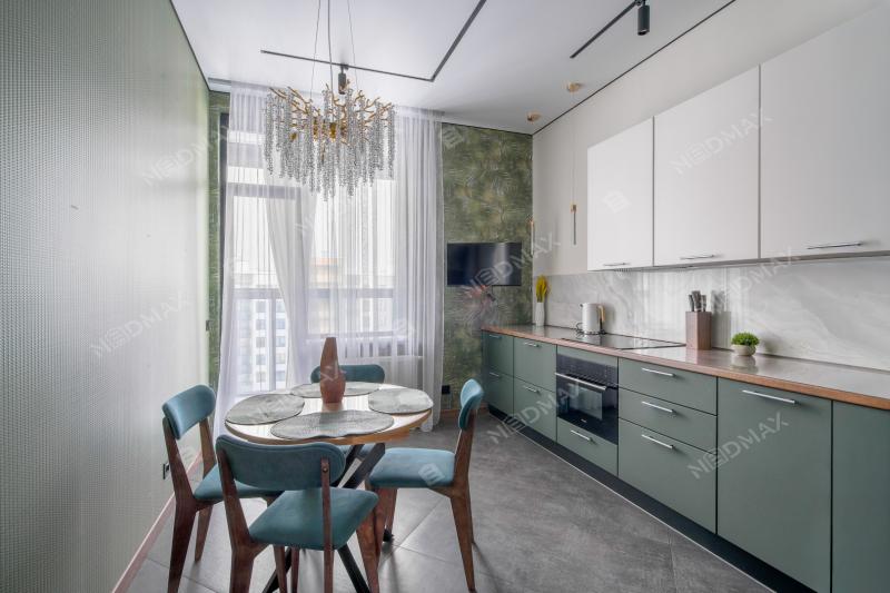 2-комн. квартира, 65 м², 10/10 этаж