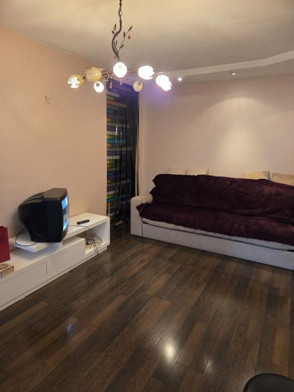 2-комн. квартира, 43 м², 3/5 этаж