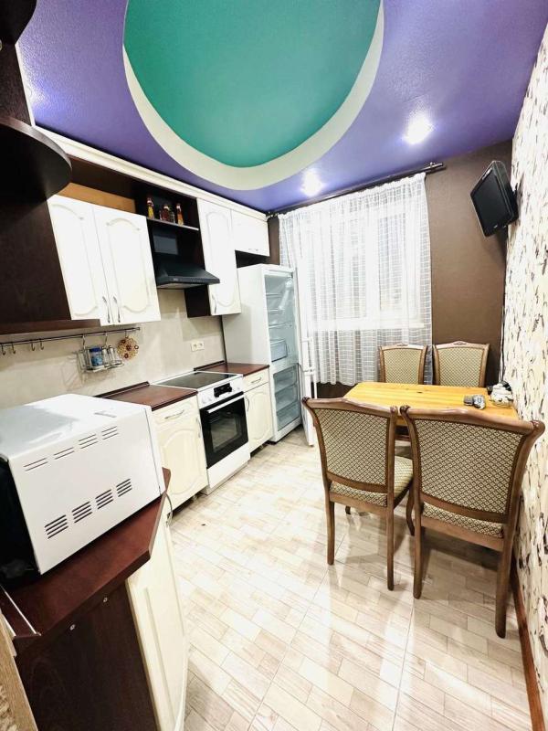 3-комн. квартира, 60 м², 1/9 этаж