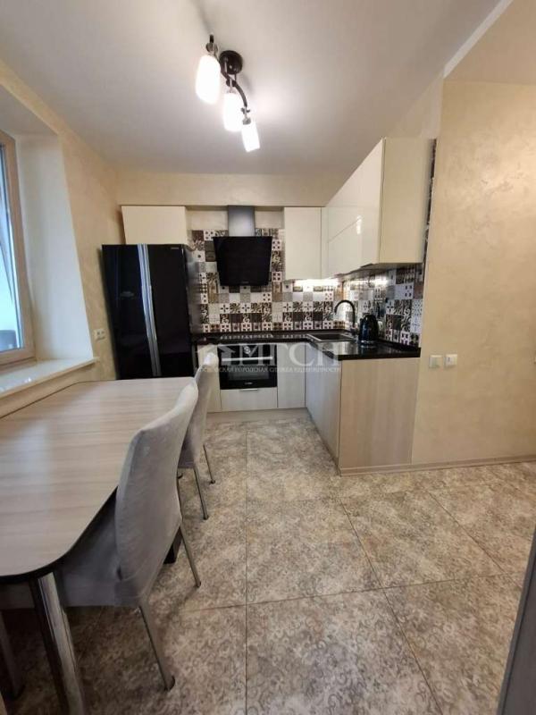 2-комн. квартира, 42 м², 14/16 этаж