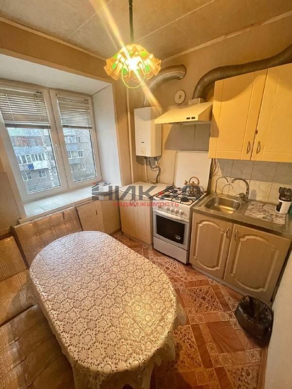 2-комн. квартира, 49 м², 4/5 этаж