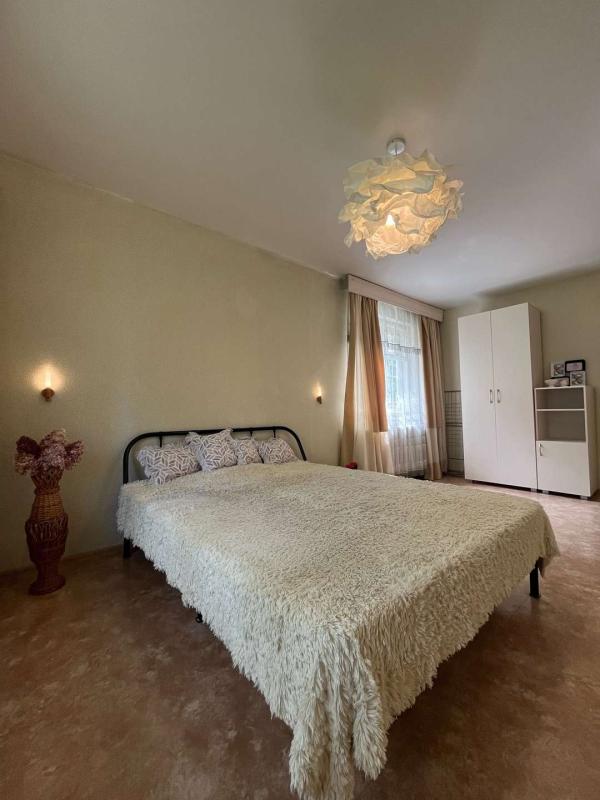 2-комн. квартира, 42 м², 1/5 этаж