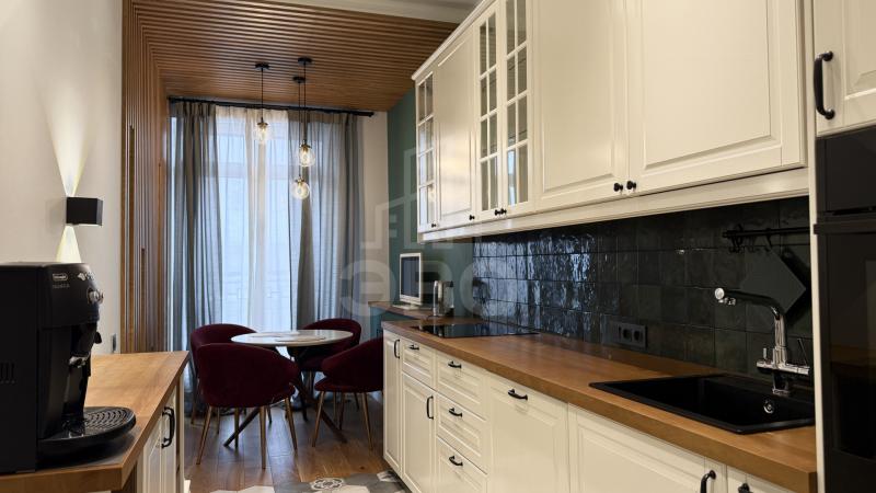 2-комн. квартира, 76 м², 4/8 этаж