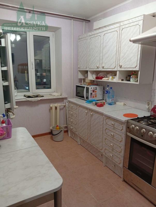 2-комн. квартира, 52 м², 3/13 этаж