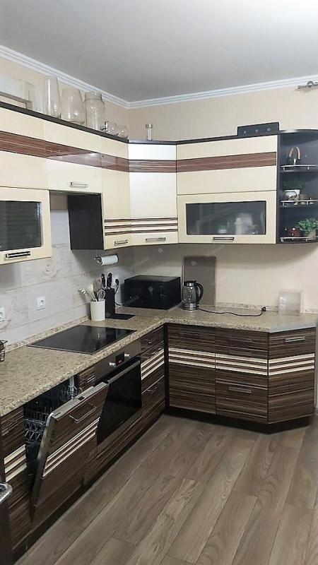 2-комн. квартира, 65 м², 8/9 этаж