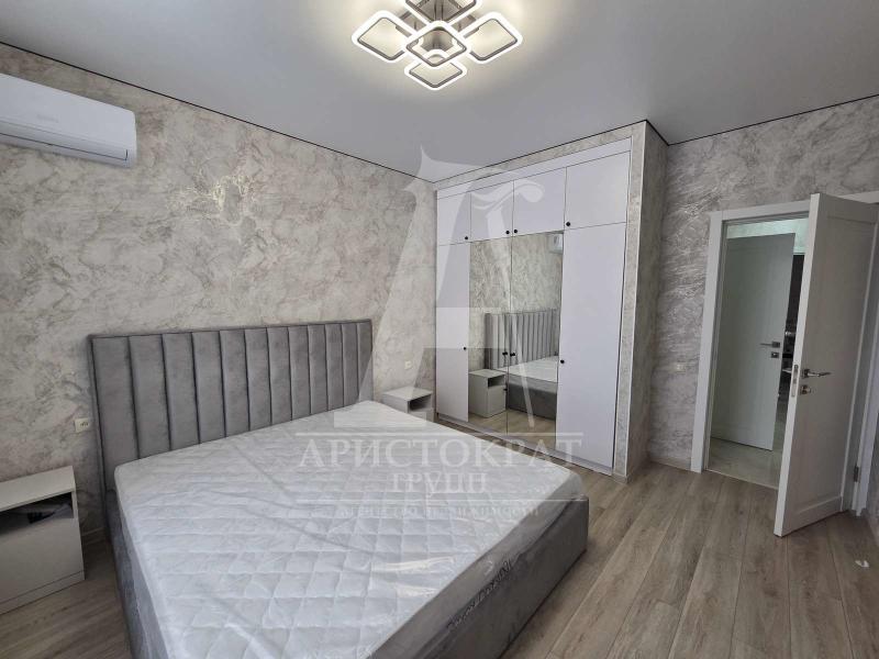 2-комн. квартира, 72 м², 1/8 этаж