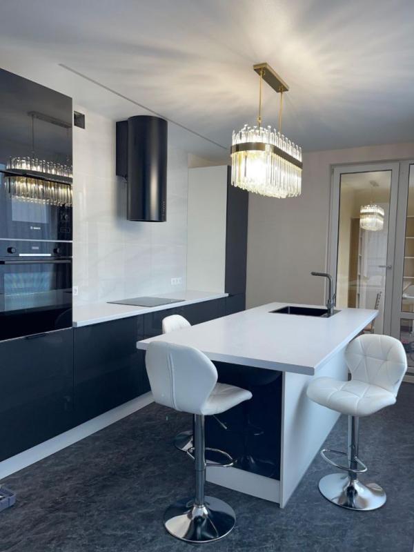 3-комн. квартира, 82 м², 11/17 этаж