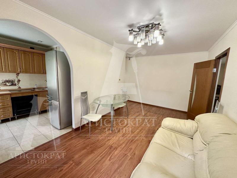 2-комн. квартира, 47 м², 2/5 этаж