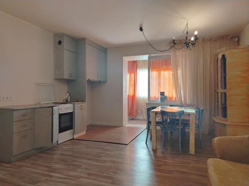 2-комн. квартира, 57 м², 1/10 этаж