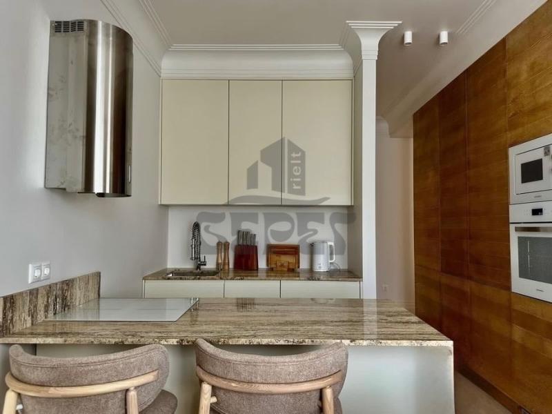 2-комн. квартира, 55 м², 2/5 этаж