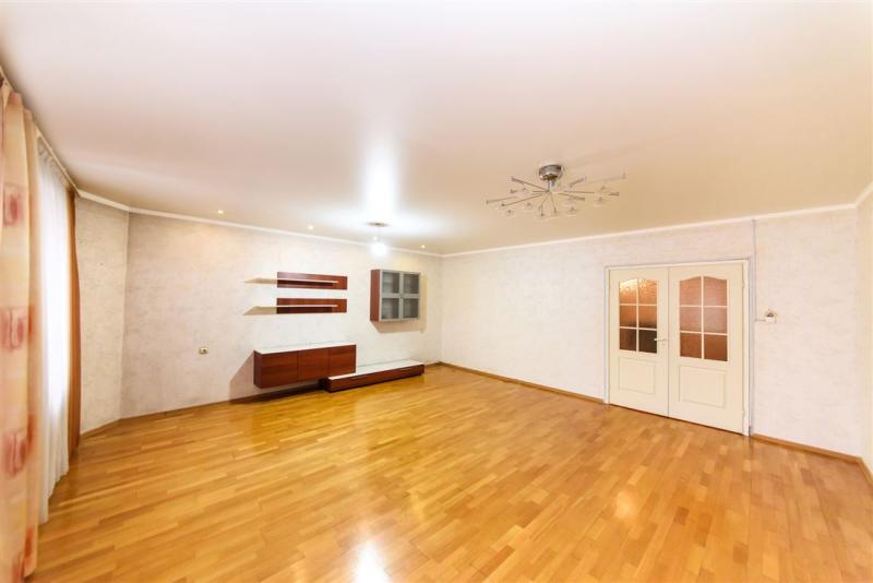 3-комн. квартира, 113 м², 2/6 этаж