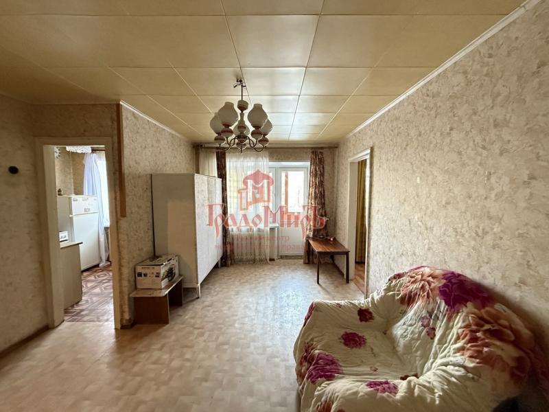 2-комн. квартира, 42 м², 3/5 этаж