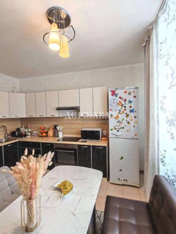 3-комн. квартира, 95 м², 2/12 этаж