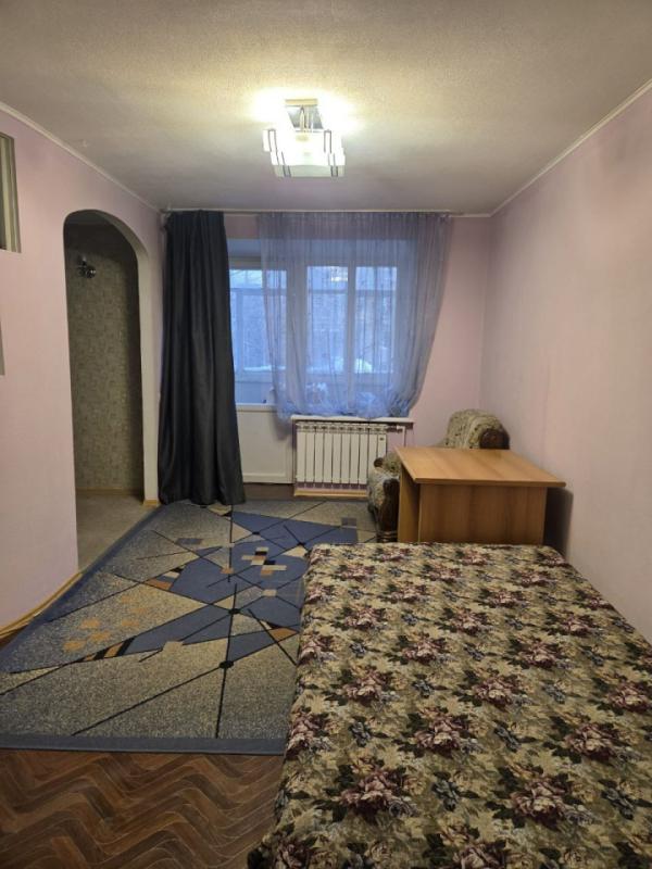 2-комн. квартира, 45 м², 1/9 этаж