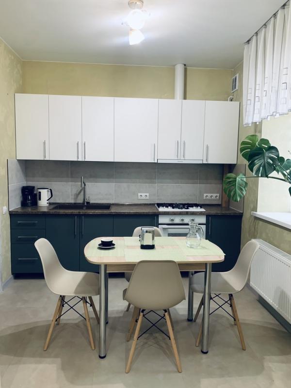 2-комн. квартира, 55 м², 1/3 этаж