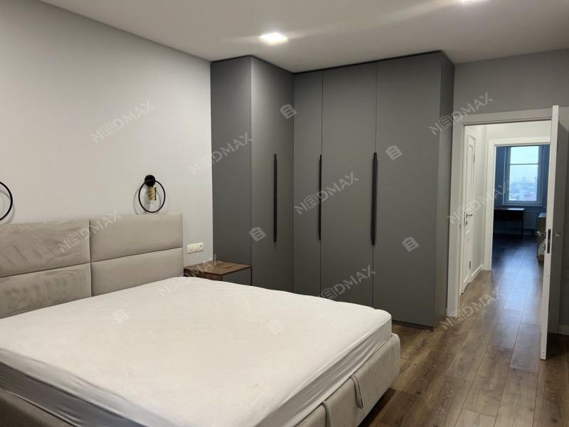 2-комн. квартира, 74 м², 16/18 этаж