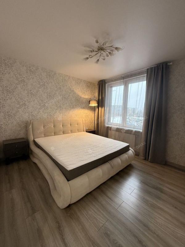 2-комн. квартира, 64 м², 3/17 этаж