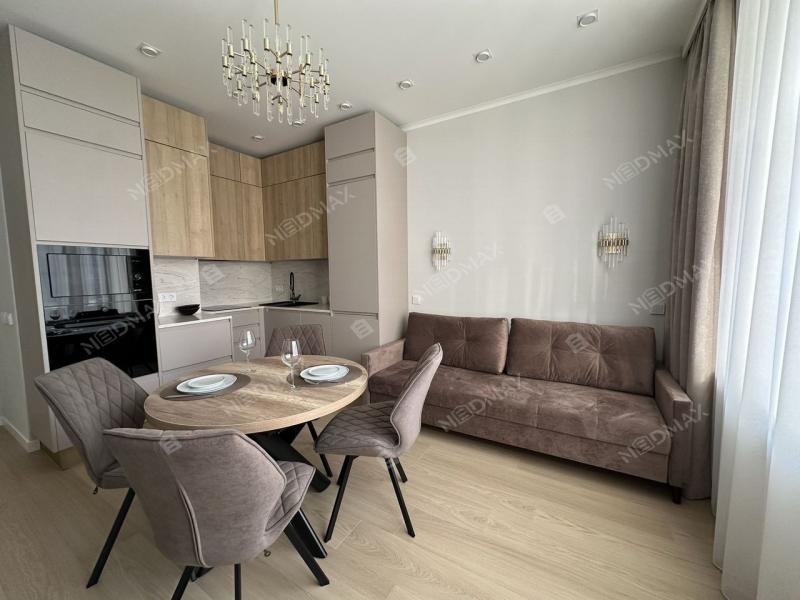 2-комн. квартира, 70 м², 4/7 этаж