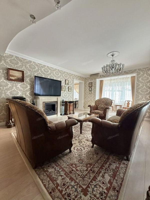 4-комн. квартира, 163 м², 1/8 этаж