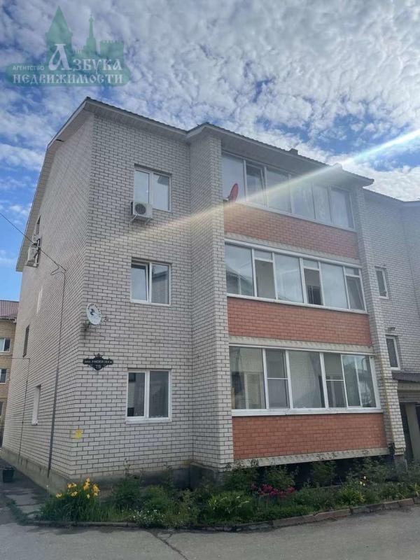2-комн. квартира, 60 м², 1/3 этаж