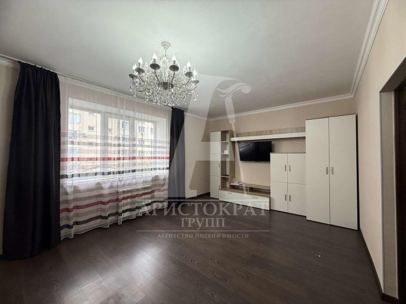 2-комн. квартира, 96 м², 2/8 этаж