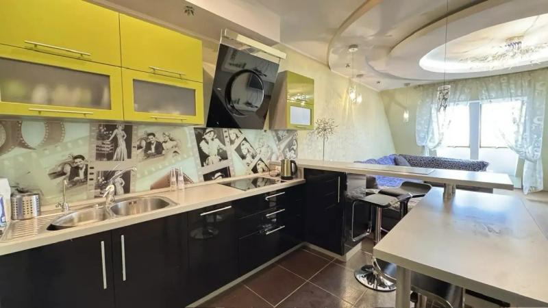2-комн. квартира, 77 м², 13/16 этаж