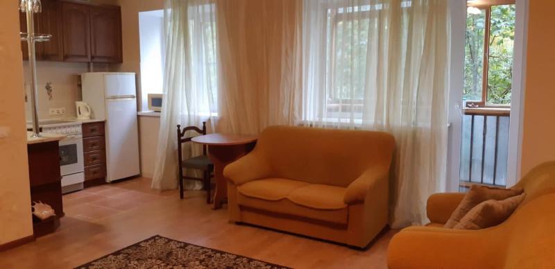 2-комн. квартира, 42 м², 3/5 этаж
