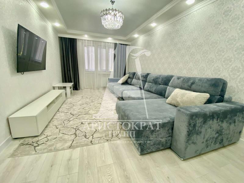2-комн. квартира, 74 м², 3/8 этаж