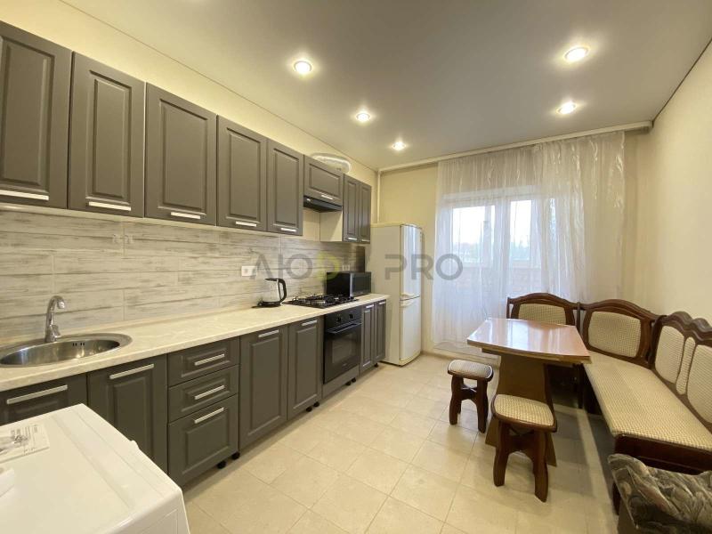 2-комн. квартира, 56 м², 1/10 этаж