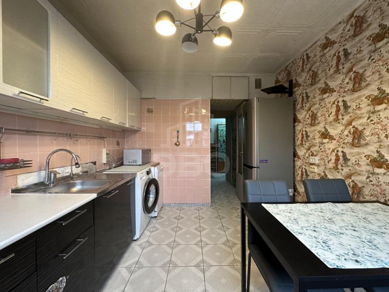 2-комн. квартира, 63 м², 3/9 этаж