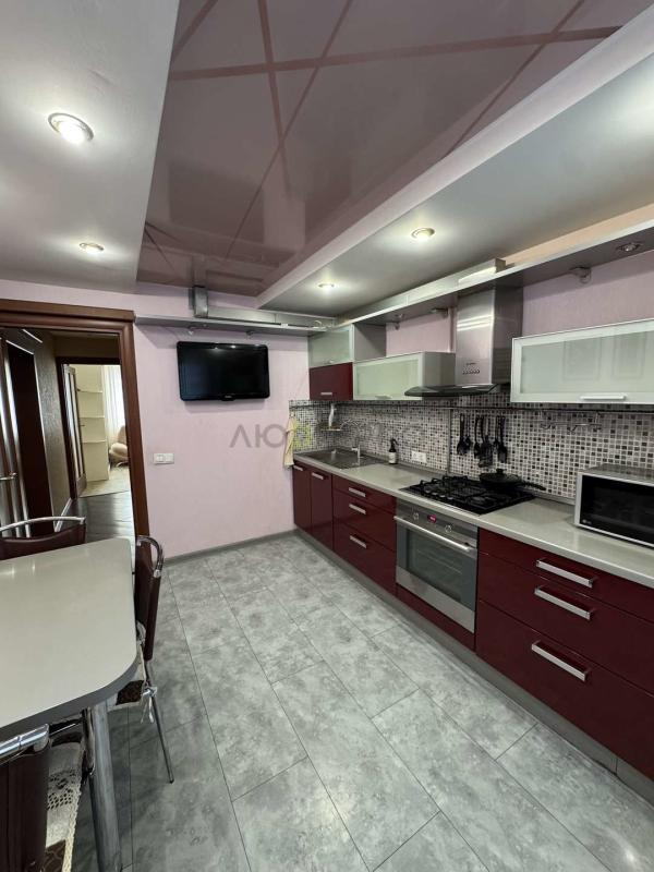 3-комн. квартира, 57 м², 1/5 этаж