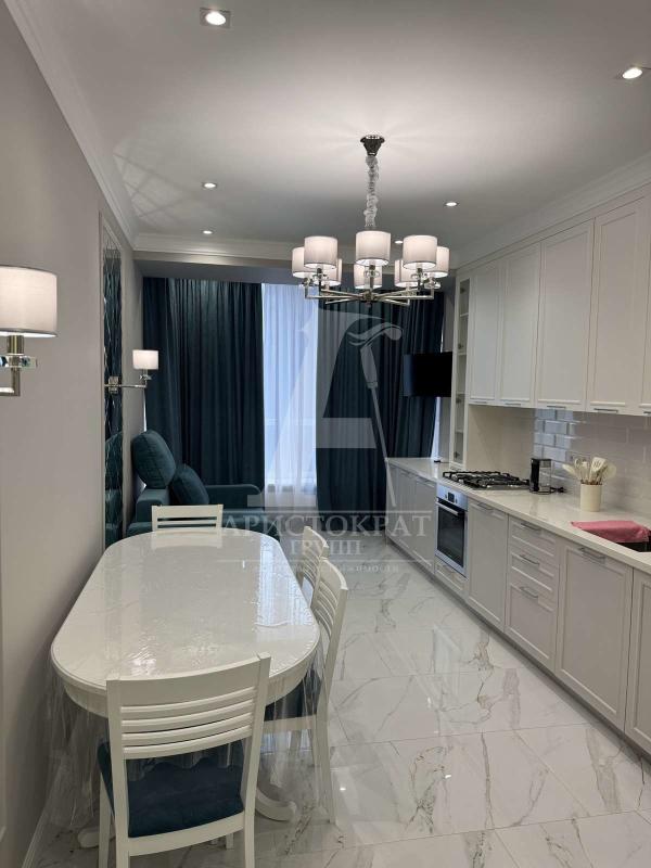 2-комн. квартира, 73 м², 2/10 этаж