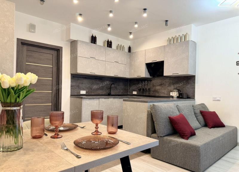 2-комн. квартира, 63 м², 8/10 этаж
