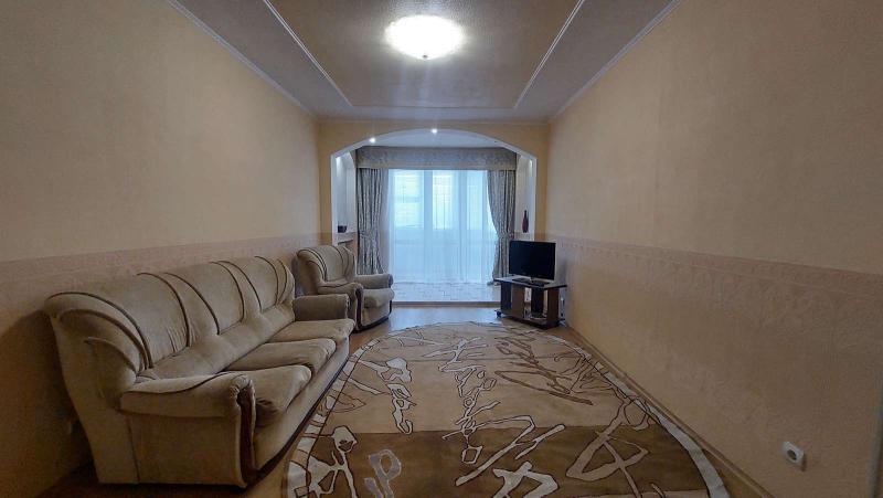 3-комн. квартира, 100 м², 1/9 этаж