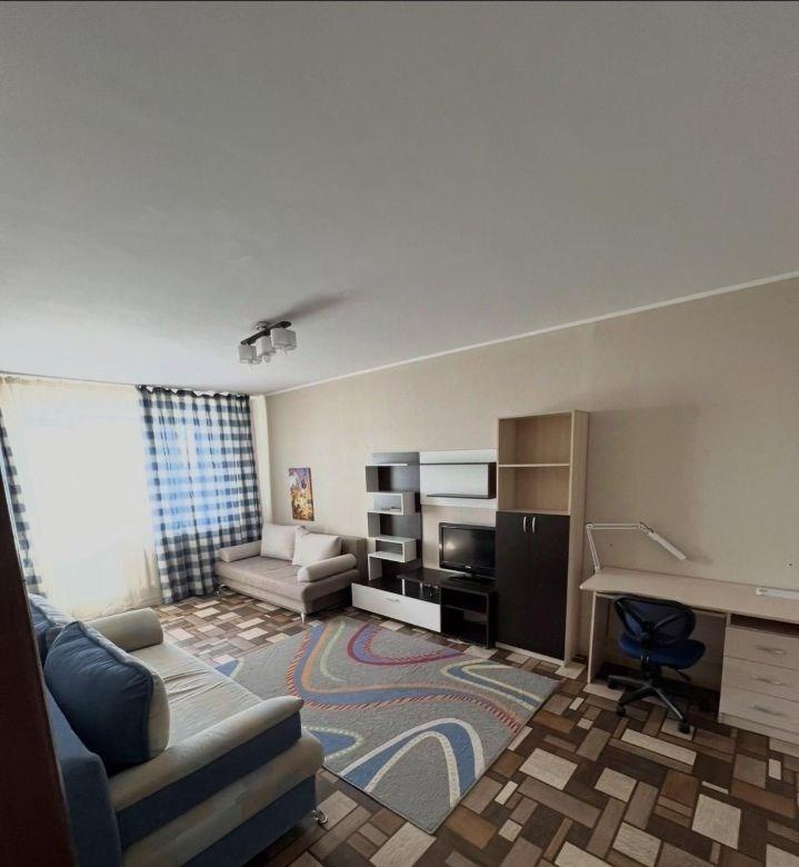 2-комн. квартира, 76 м², 10/10 этаж
