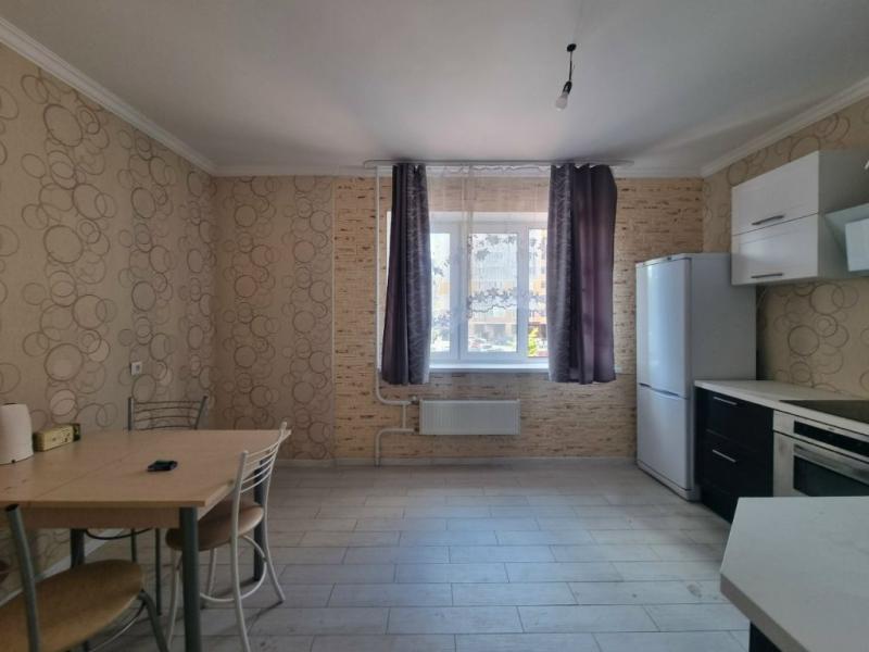 2-комн. квартира, 82 м², 2/16 этаж