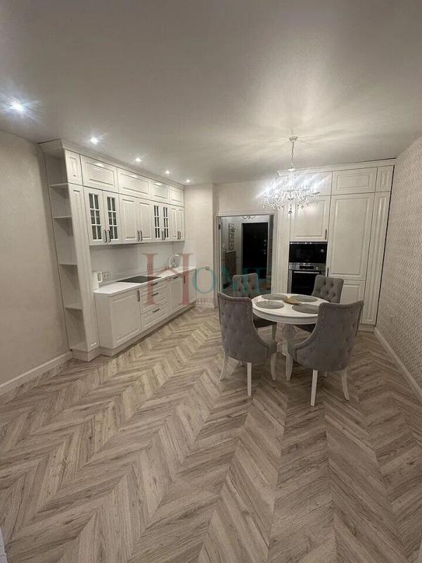 3-комн. квартира, 83 м², 8/27 этаж