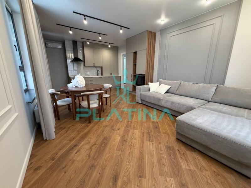 2-комн. квартира, 83 м², 9/9 этаж