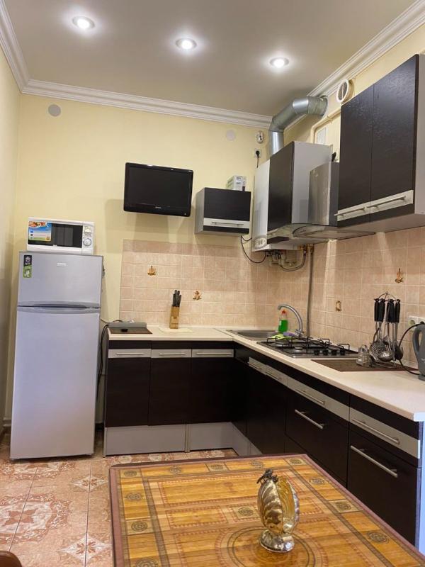 2-комн. квартира, 80 м², 1/2 этаж