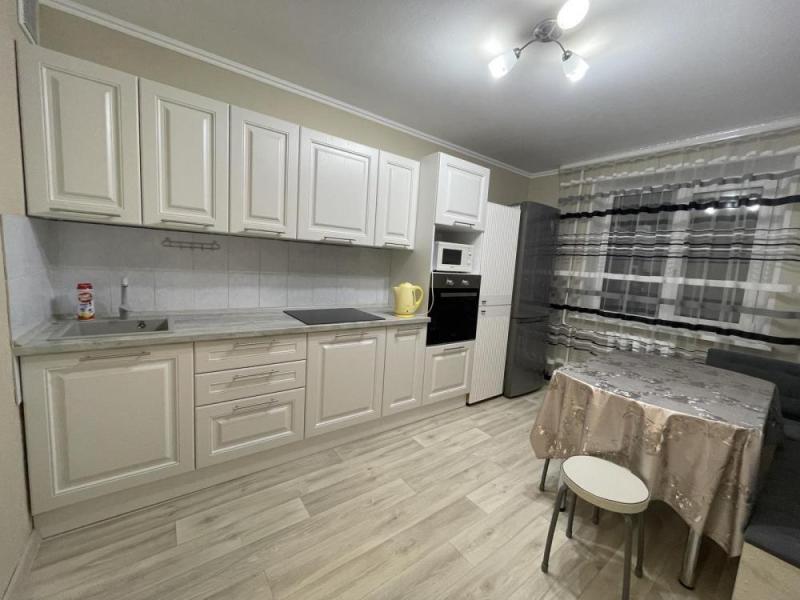 2-комн. квартира, 67 м², 3/10 этаж