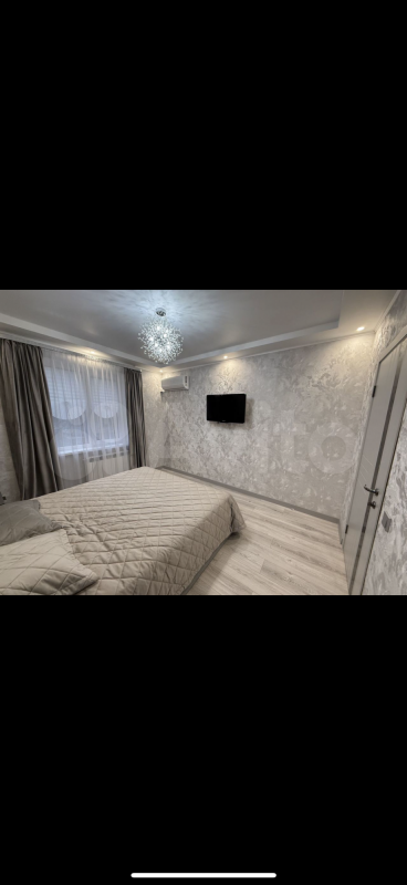 2-комн. квартира, 65 м², 1/9 этаж