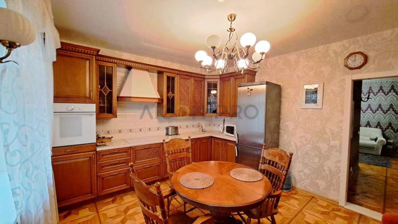 3-комн. квартира, 100 м², 1/3 этаж