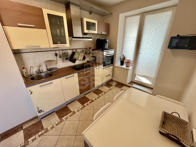 2-комн. квартира, 61 м², 10/18 этаж