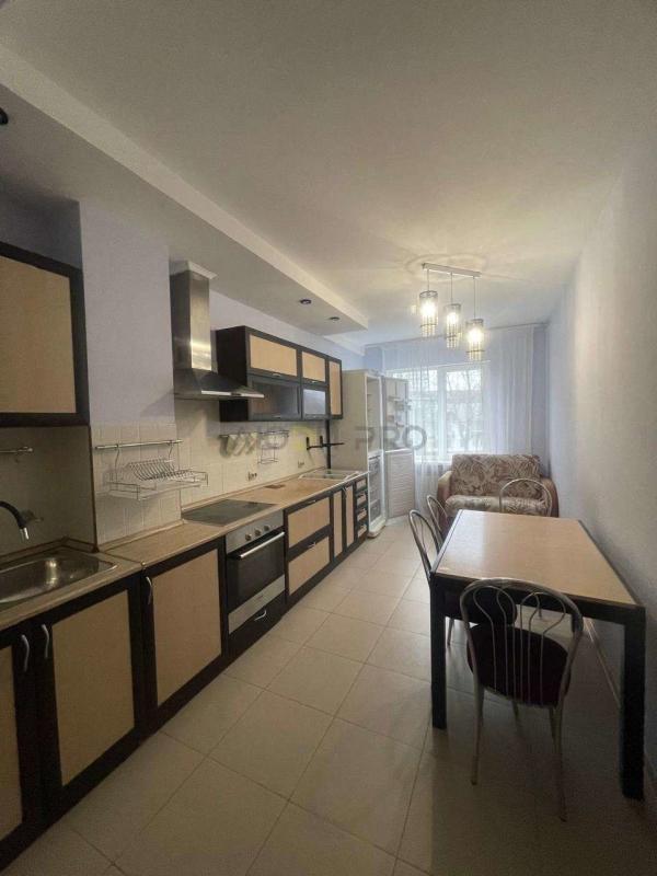 2-комн. квартира, 65 м², 3/12 этаж