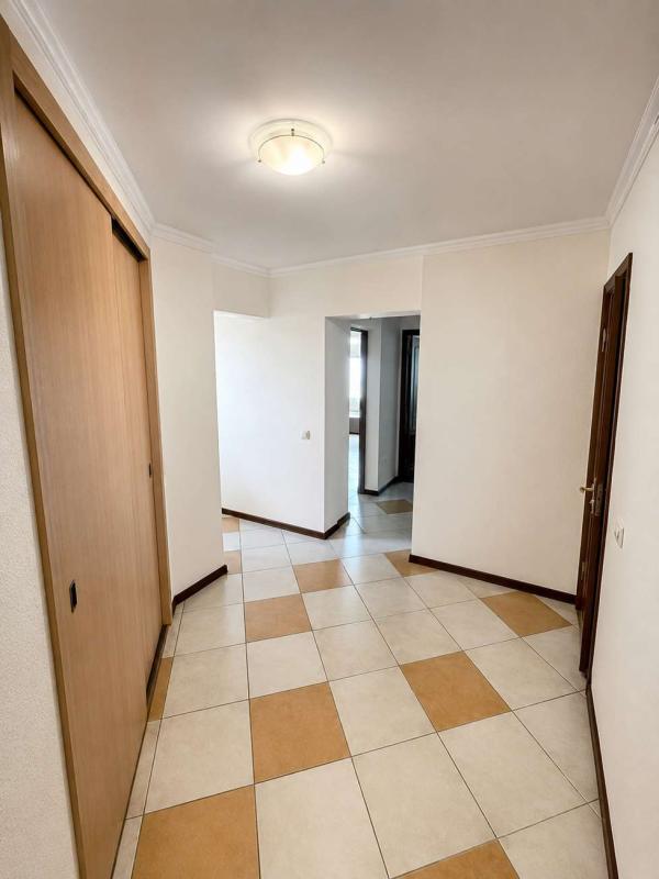 2-комн. квартира, 68 м², 2/12 этаж