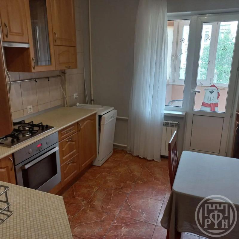 2-комн. квартира, 64 м², 3/7 этаж