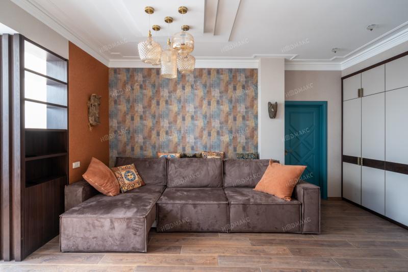 2-комн. квартира, 72 м², 2/13 этаж