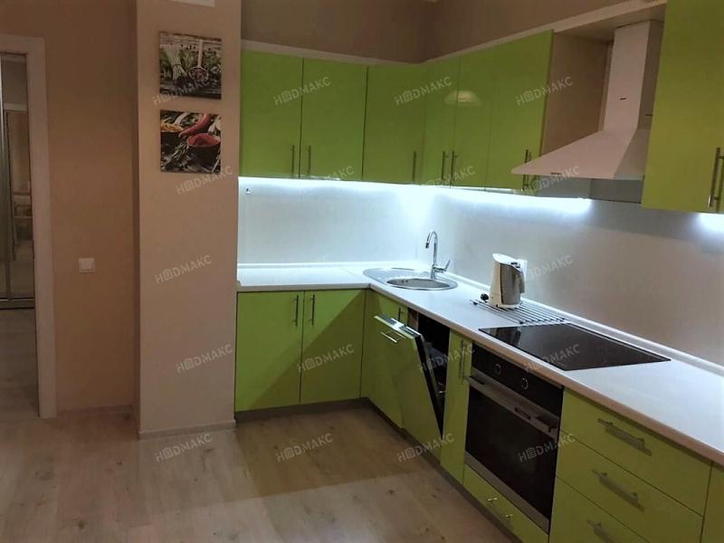 2-комн. квартира, 65 м², 8/18 этаж
