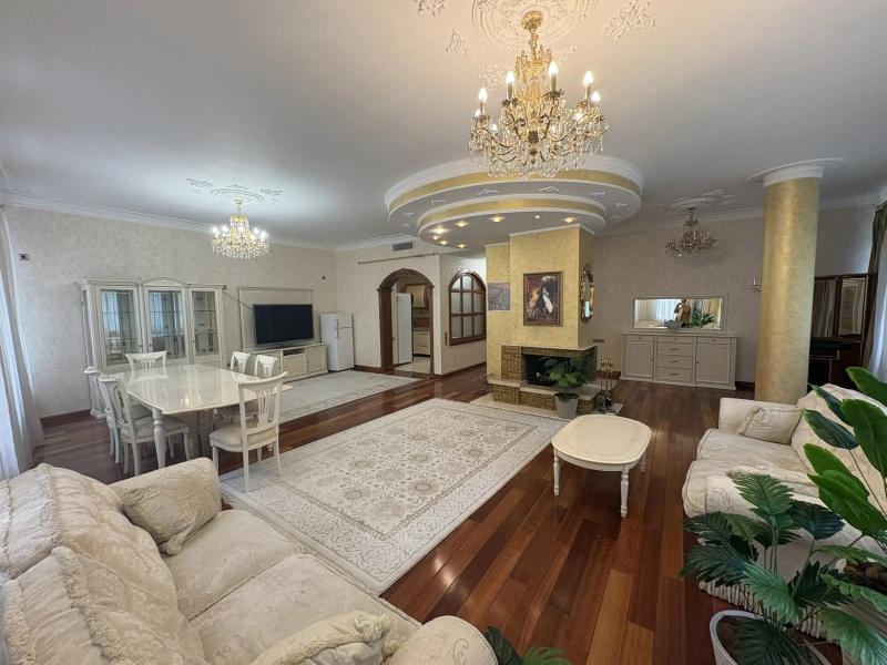 4-комн. квартира, 190 м², 2/4 этаж